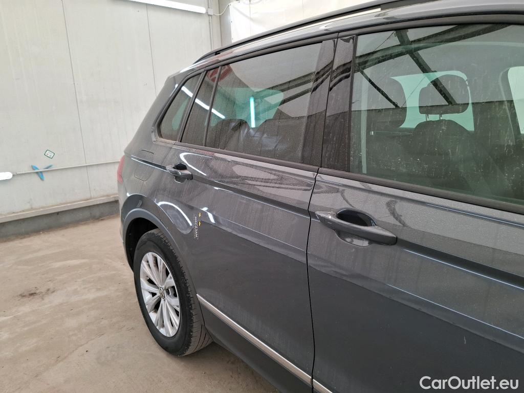  Volkswagen  Tiguan VOLKSWAGEN  / 2020 / 5P / SUV 2.0 TDI 150 DSG7 Life Business (Ex 211T) #23