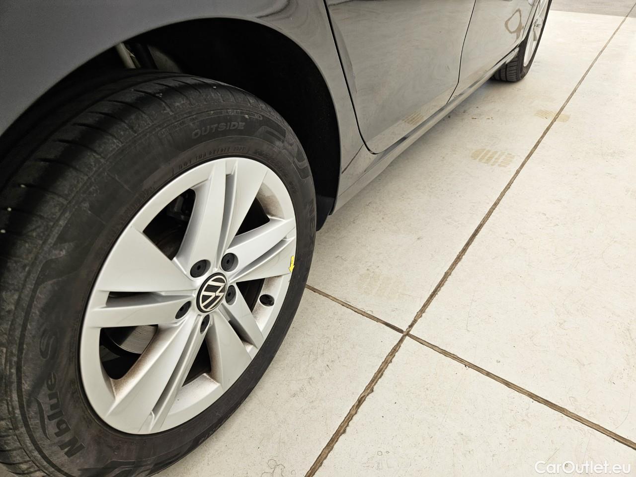  Volkswagen  Golf  Life 2.0 TDI #37