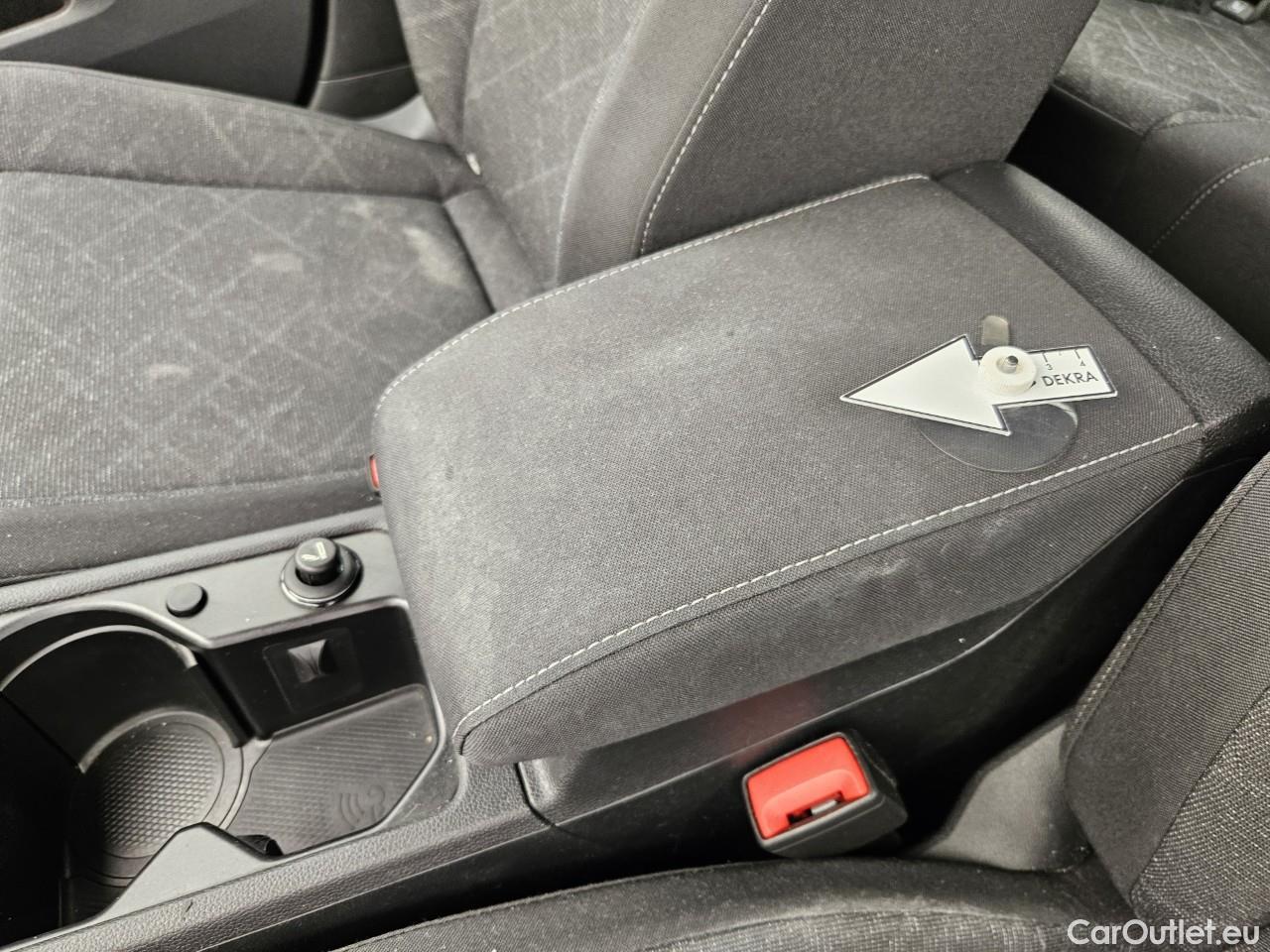  Volkswagen  Golf  Life 2.0 TDI #52