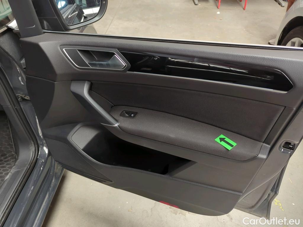  Volkswagen  Touran 1.5 TSI 150CP Highline DSG #37