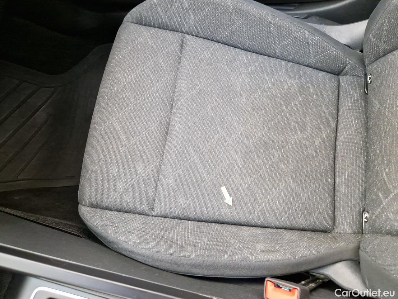  Volkswagen  Golf  2.0 TDI 116HP DSG Life Variant #33