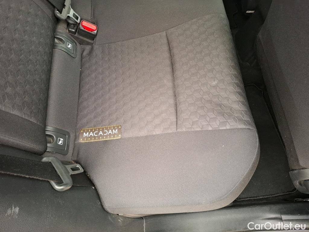  Toyota  Yaris TOYOTA  Hybride / 2019 / 5P / Berline Hybride 116h Design #25