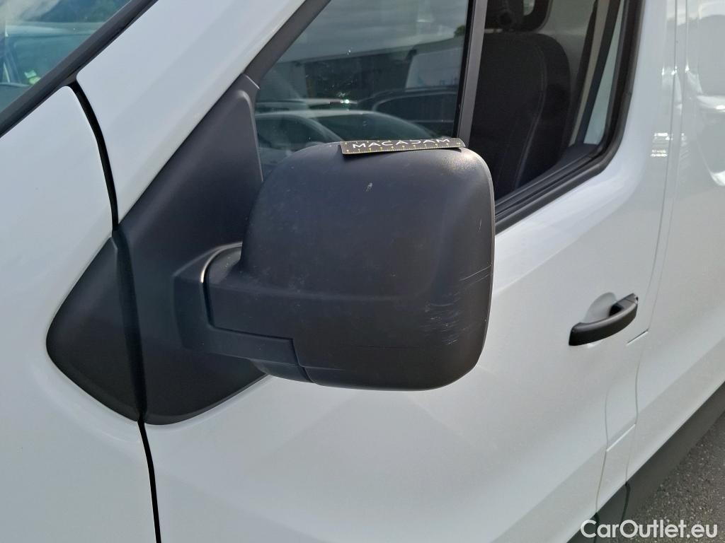  Renault  Trafic RENAULT  / 2014 / 4P / Fourgon tôlé FG GCF L2H1 1200 dCi 120 E6 #68