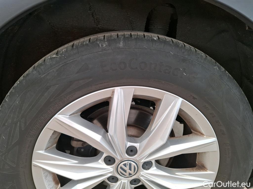  Volkswagen  Tiguan VOLKSWAGEN  / 2016 / 5P / SUV 1.5 TSI 150 EVO DSG7 Carat #8