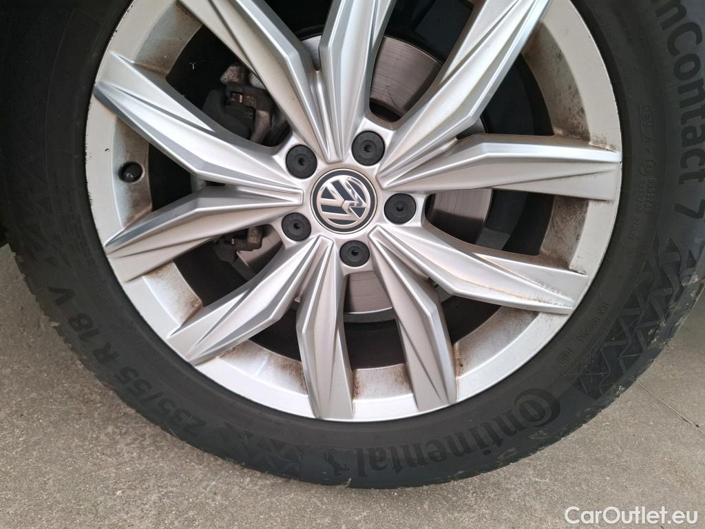  Volkswagen  Tiguan VOLKSWAGEN  / 2016 / 5P / SUV 1.5 TSI 150 EVO DSG7 Carat #11