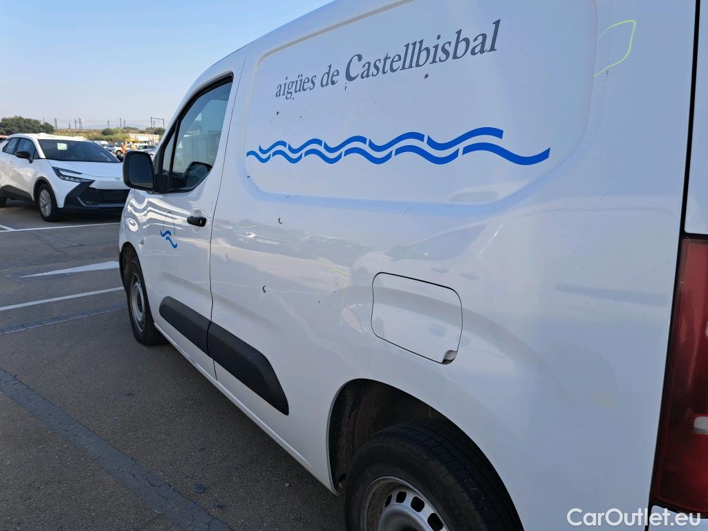  Peugeot  Partner PEUGEOT  / 2018 / 3P / furgón derivado de turismo Pro Standard 600kg BlueHDi 73kW #48