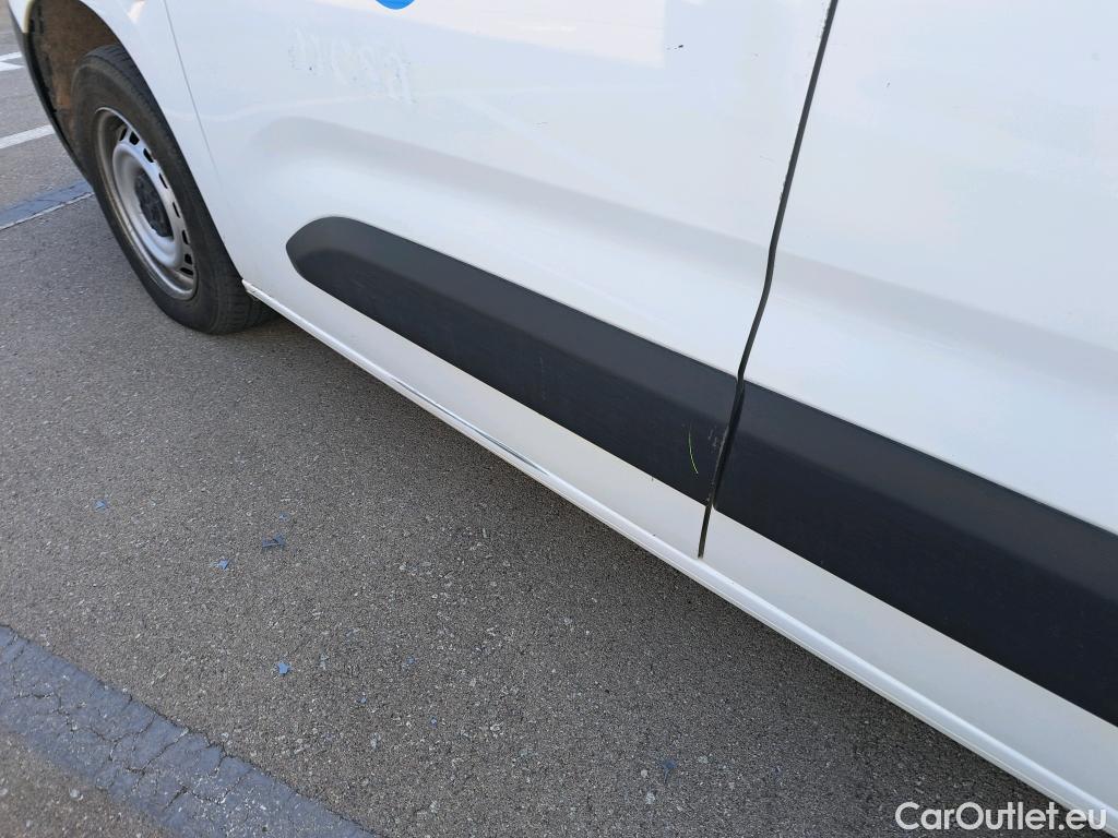  Peugeot  Partner PEUGEOT  / 2018 / 3P / furgón derivado de turismo Pro Standard 600kg BlueHDi 73kW #63