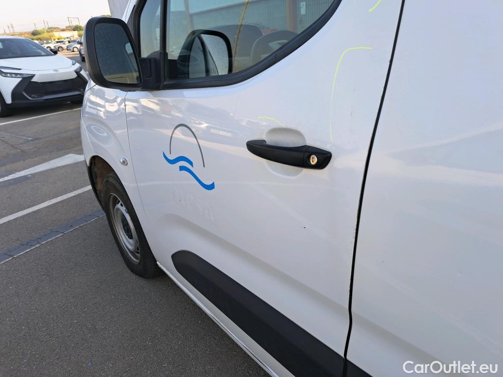  Peugeot  Partner PEUGEOT  / 2018 / 3P / furgón derivado de turismo Pro Standard 600kg BlueHDi 73kW #23