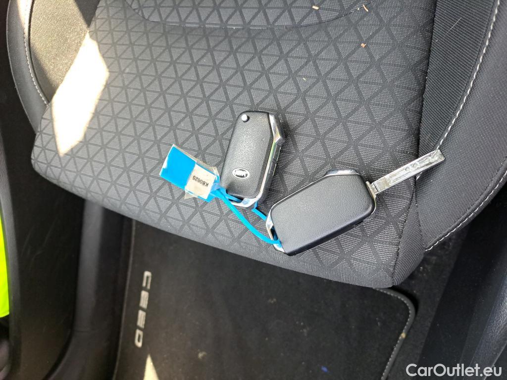  KIA  Cee'd KIA Ceed / 2018 / 5P / berlina con portón 1.0 T-GDi 74kW (100CV) Drive #20