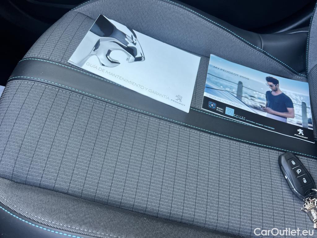  Peugeot  2008  Allure Pack 1.2 PureTech 130CV AT8 E6d #1