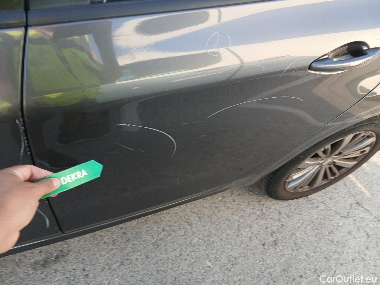 Peugeot  208 PEUGEOT  / 2015 / 5P / berlina con portón 5P Signature 1.2L PureTech 81KW (110CV) (AC) #15