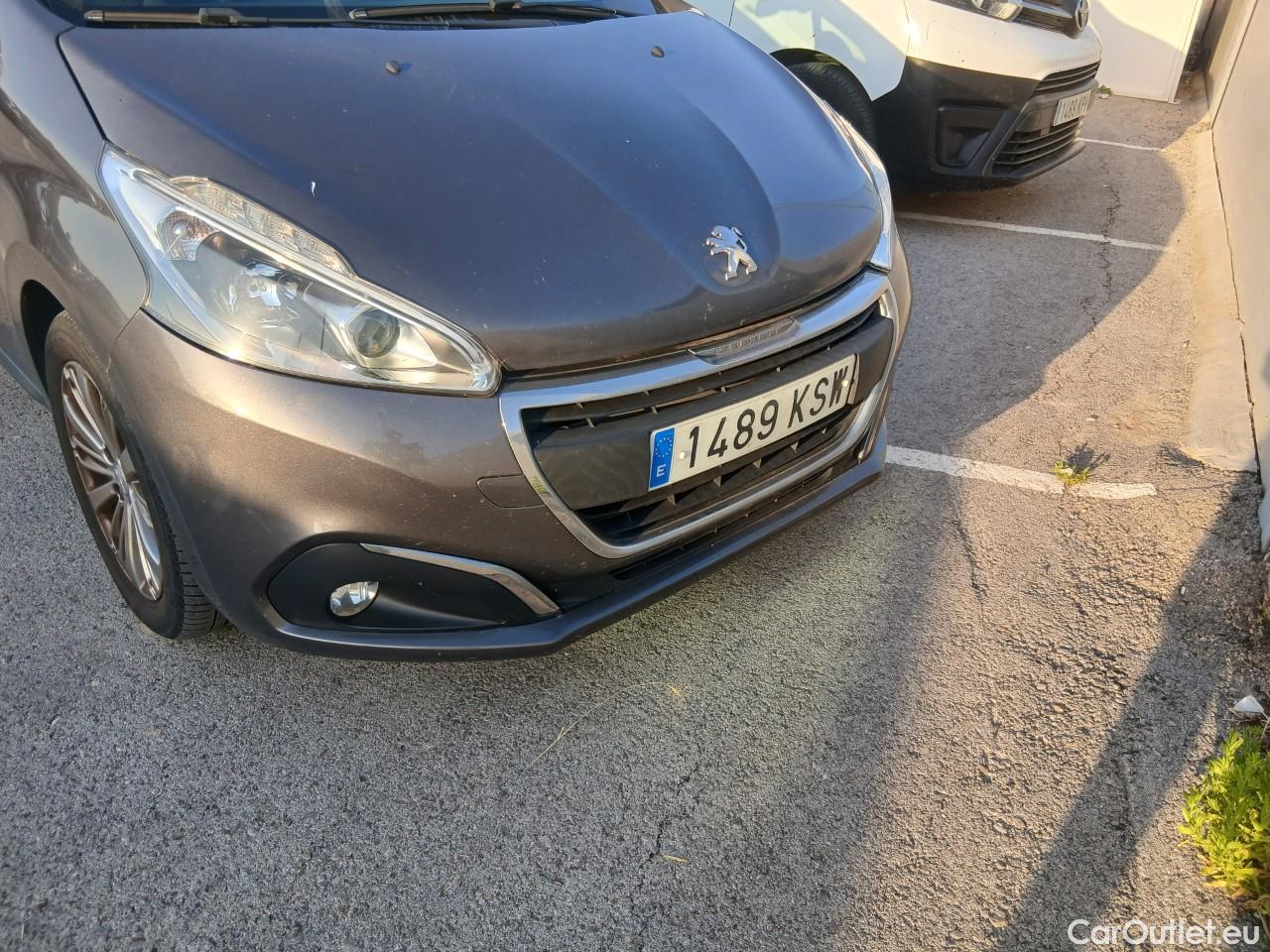  Peugeot  208 PEUGEOT  / 2015 / 5P / berlina con portón 5P Signature 1.2L PureTech 81KW (110CV) (AC) #8