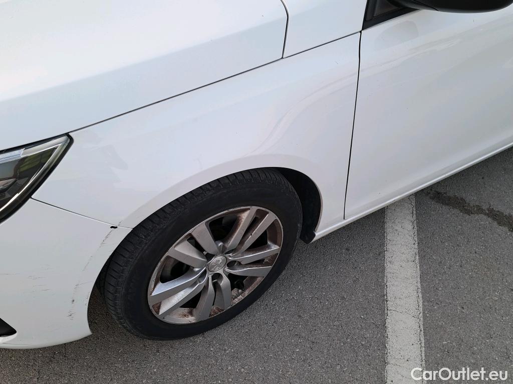  Peugeot  308  Active Pack 1.5 HDi 130CV MT6 E6d #17