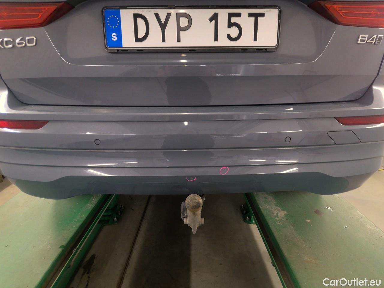  Volvo  XC60  B4 4WD Mom.Adv.Edit.Aut. #8