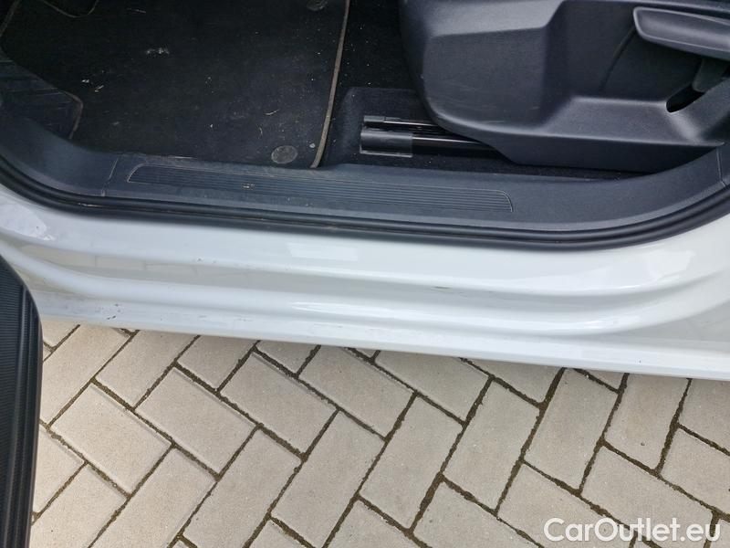  Volkswagen  Touran  (5T1)(2015)  1.5TSI 110 Highline AT #4
