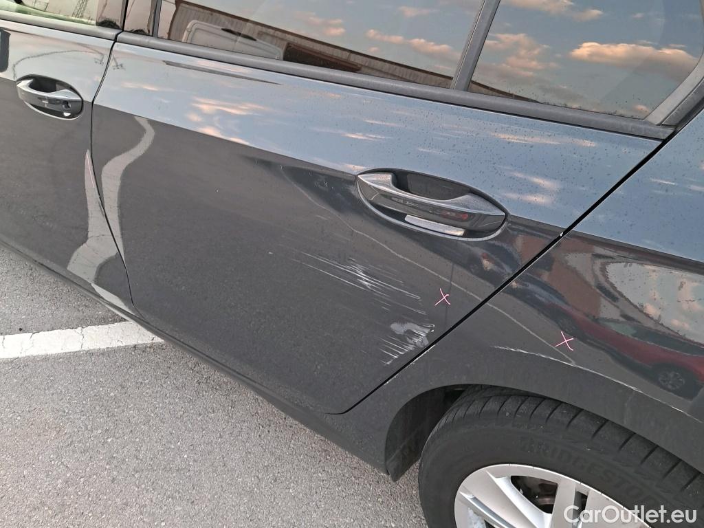  Volkswagen  Golf  VIII Berlina Life eTSI 1.0 TSI 110CV AT7 E6d #3
