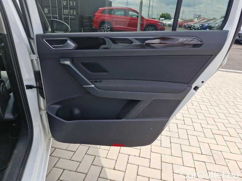  Volkswagen  Touran  (5T1)(2015)  1.5TSI 110 Highline AT #16