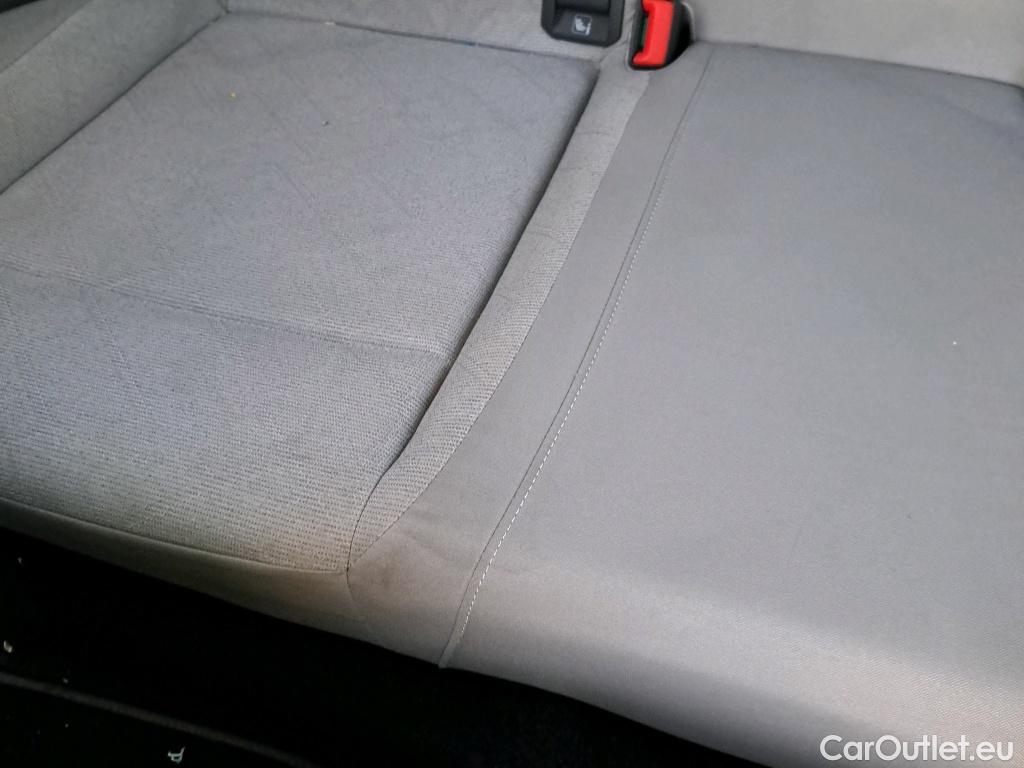  Volkswagen  Golf  VIII Berlina Life eTSI 1.0 TSI 110CV AT7 E6d #29