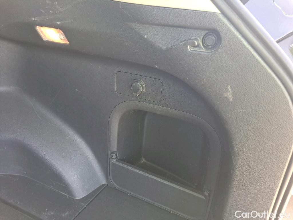  Toyota  RAV4 TOYOTA  / 2018 / 5P / todoterreno 2.5l 220H Advance #27