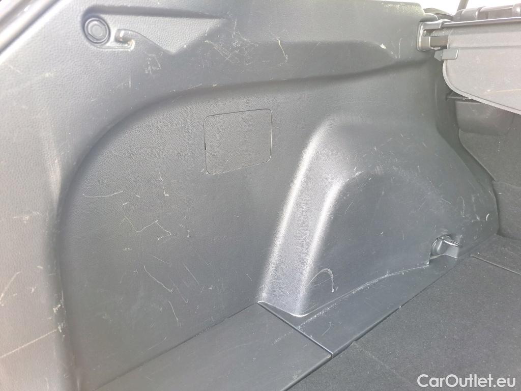  Toyota  RAV4 TOYOTA  / 2018 / 5P / todoterreno 2.5l 220H Advance #24