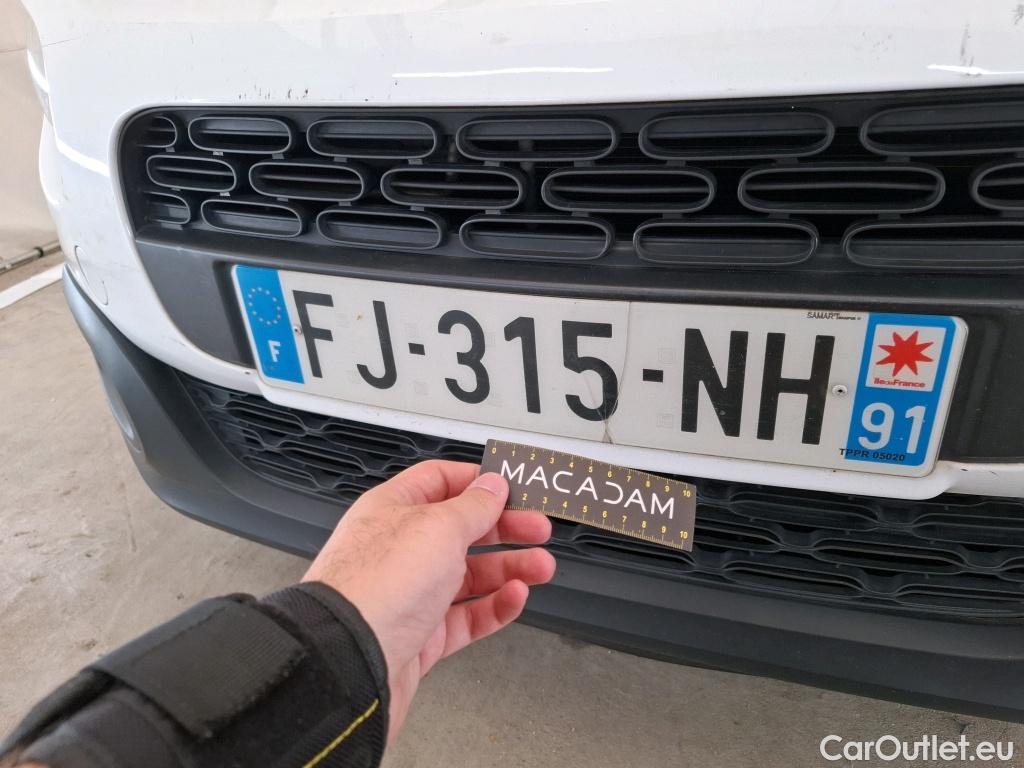  Citroen  C3  Société Feel Nav 1.2 PureTech 80CV BVM5 E6d #32