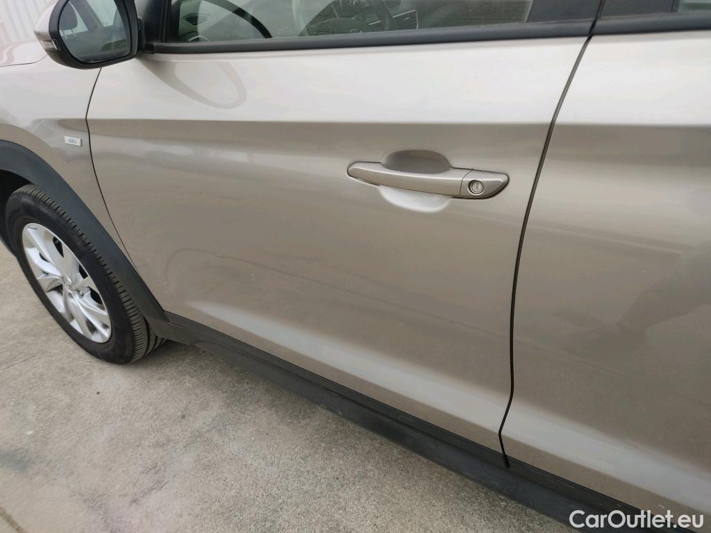  Hyundai  Tucson HYUNDAI  / 2018 / 5P / todoterreno 1.6 CRDI 85kW (116CV) 48V SLE 4X2(SP)(SL) #17