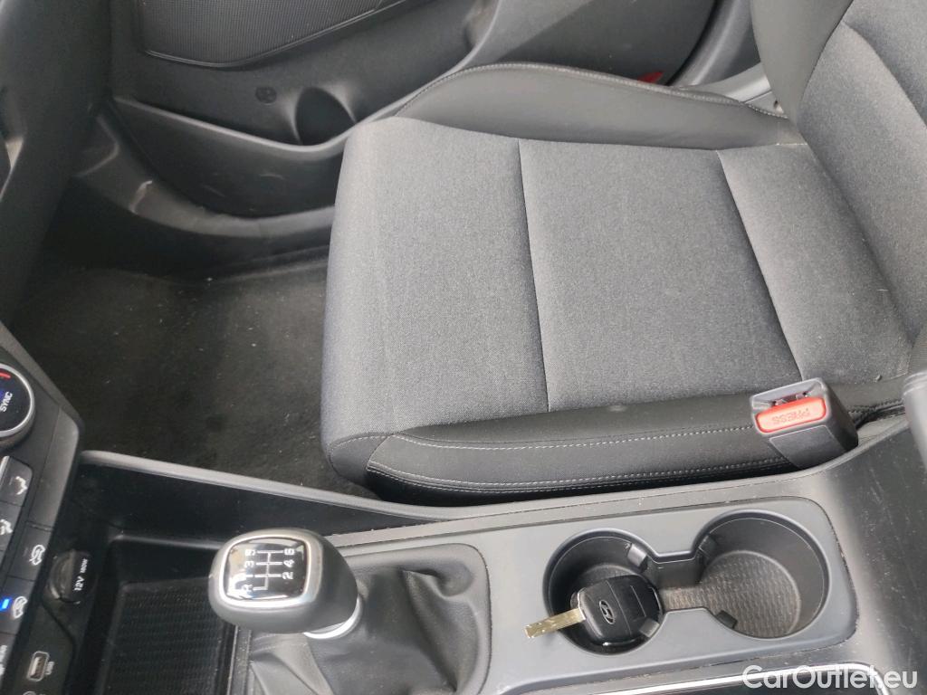  Hyundai  Tucson HYUNDAI  / 2018 / 5P / todoterreno 1.6 CRDI 85kW (116CV) 48V SLE 4X2(SP)(SL) #13