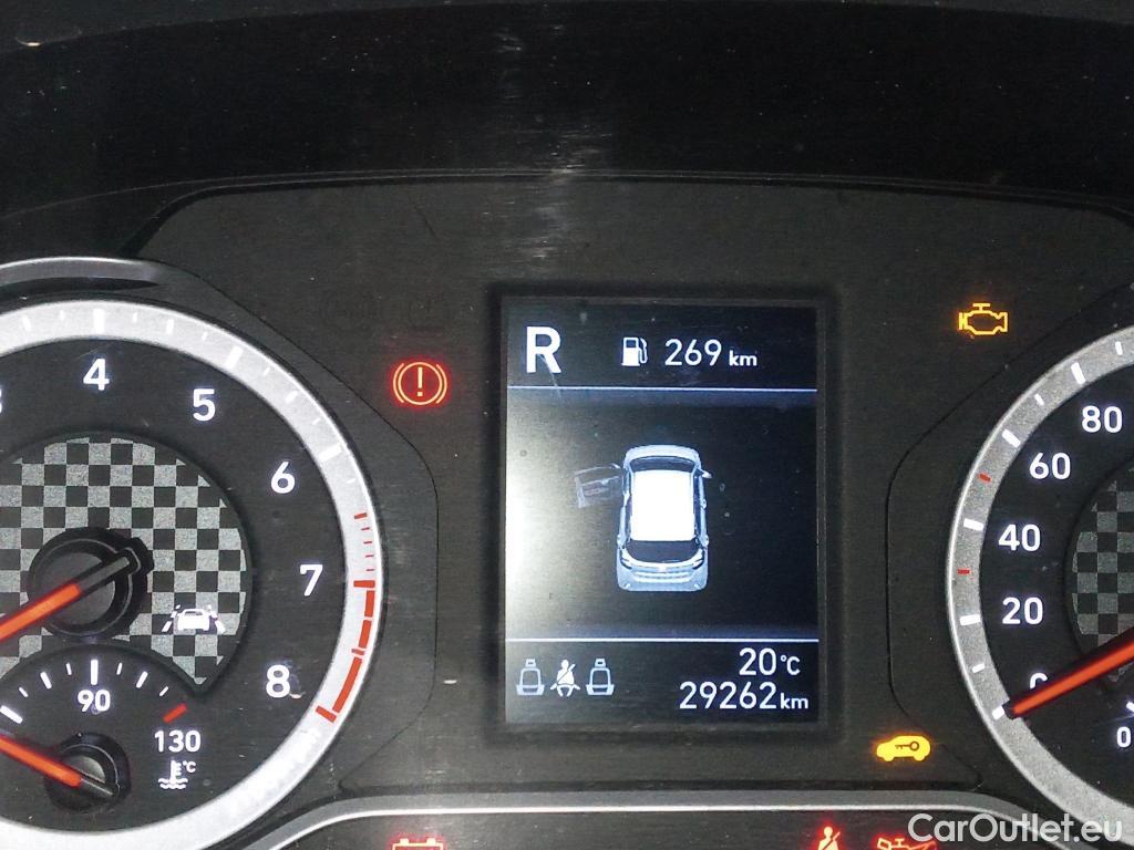  Hyundai  i10 HYUNDAI  / 2020 / 5P / berlina con portón 1.0 Klass #18