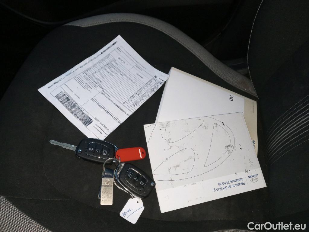  Hyundai  i10 HYUNDAI  / 2020 / 5P / berlina con portón 1.0 Klass #12