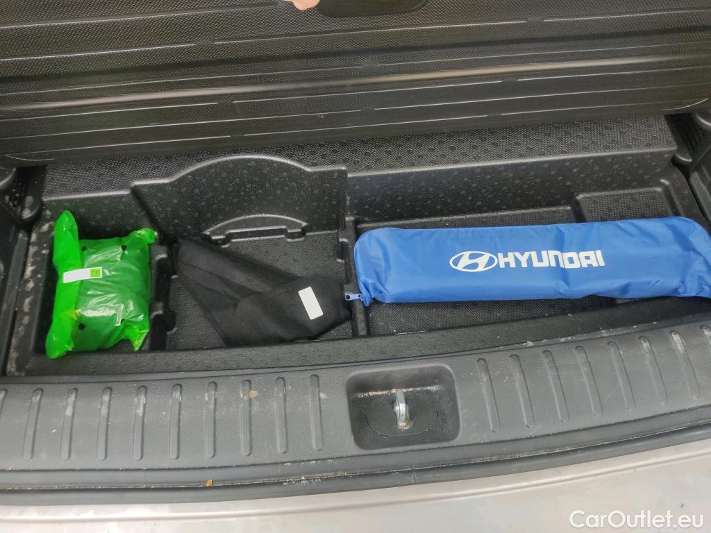  Hyundai  Tucson HYUNDAI  / 2018 / 5P / todoterreno 1.6 CRDI 85kW (116CV) 48V SLE 4X2(SP)(SL) #5