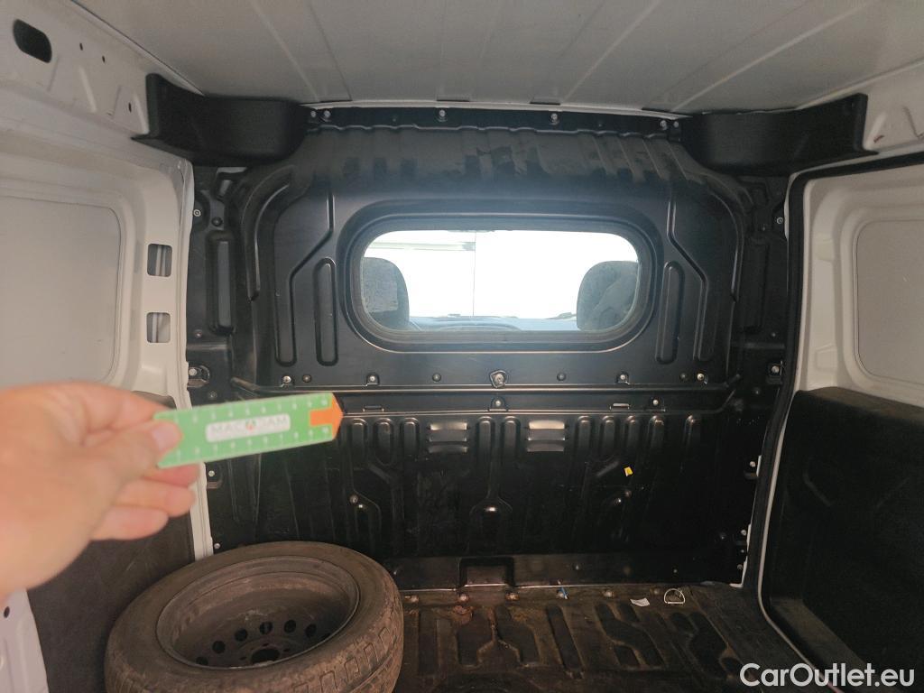  Fiat  Doblo FIAT Doblò Cargo/2015/4P/furgón derivado de turismo Cargo SX 1.3 Mjet 70 kW (95 CV) #34