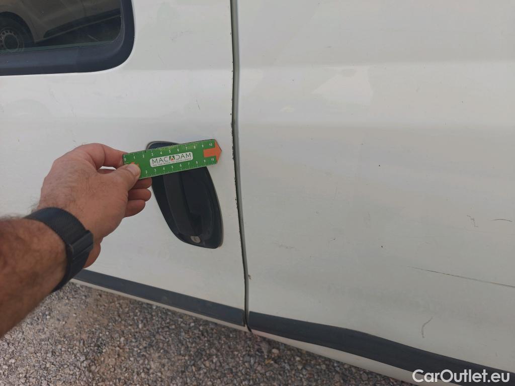  Fiat  Doblo FIAT Doblò Cargo/2015/4P/furgón derivado de turismo Cargo SX 1.3 Mjet 70 kW (95 CV) #22
