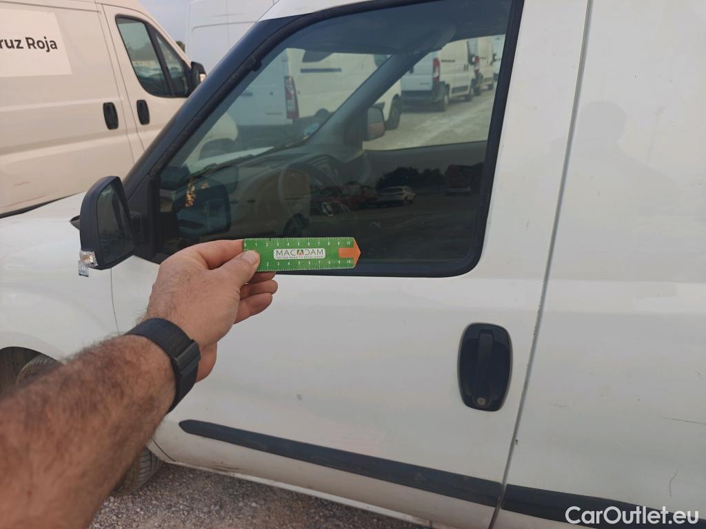  Fiat  Doblo FIAT Doblò Cargo/2015/4P/furgón derivado de turismo Cargo SX 1.3 Mjet 70 kW (95 CV) #21