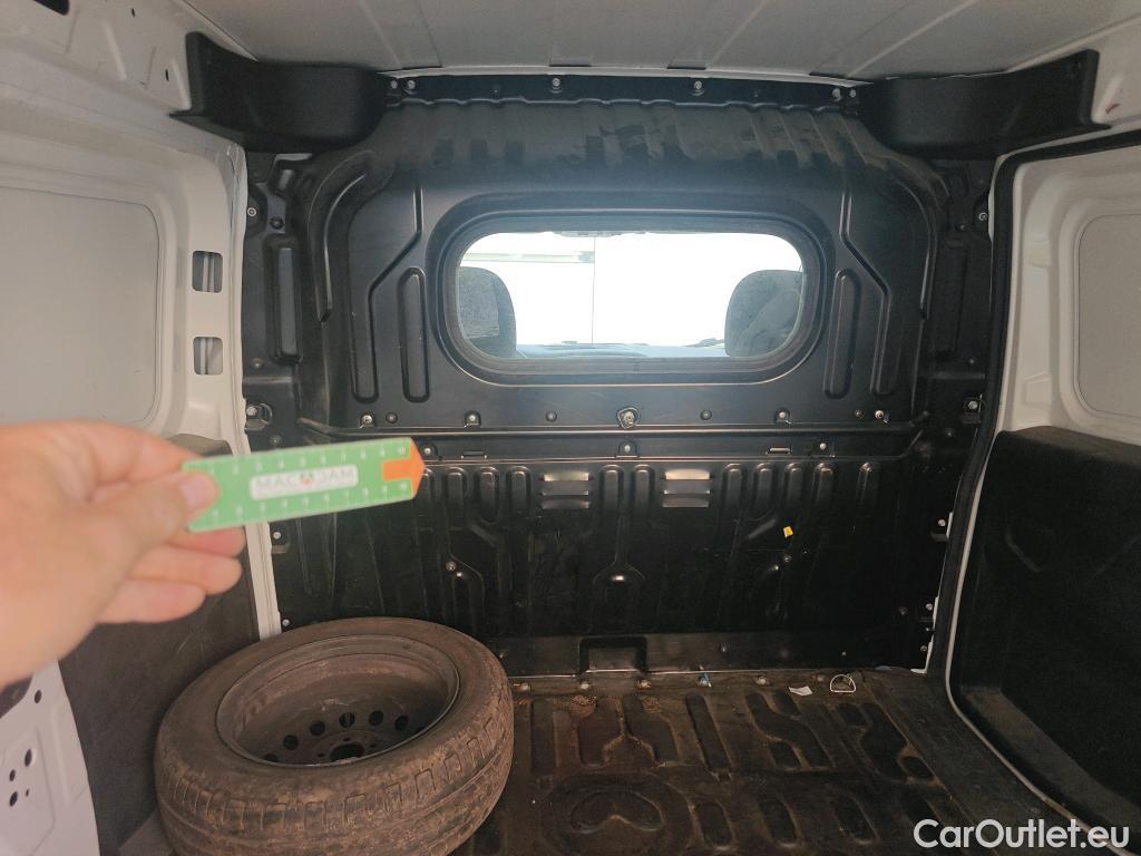  Fiat  Doblo FIAT Doblò Cargo/2015/4P/furgón derivado de turismo Cargo SX 1.3 Mjet 70 kW (95 CV) #35