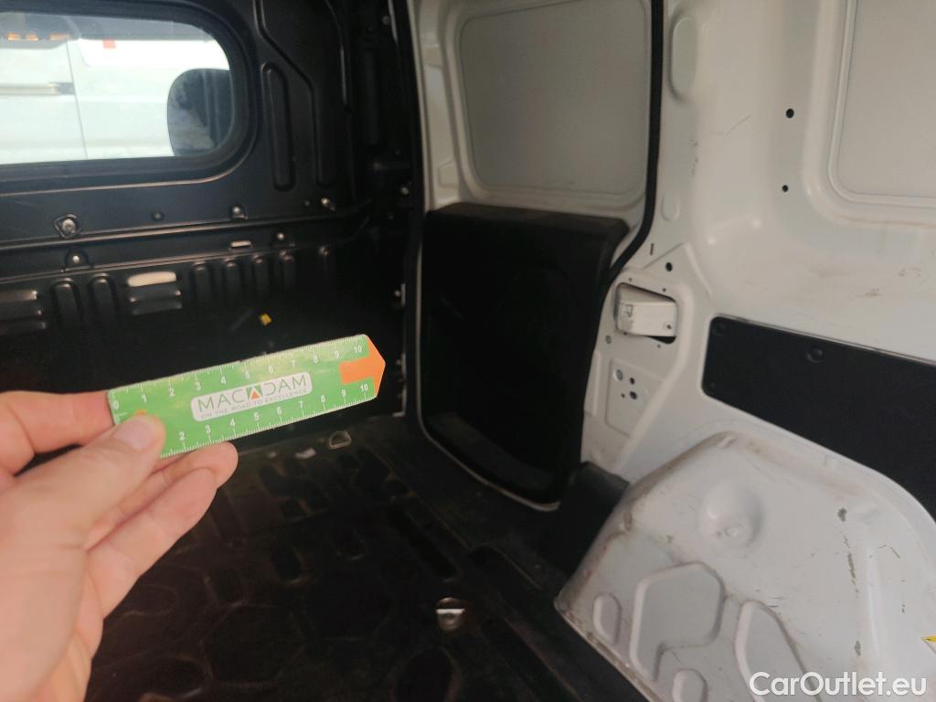 Fiat  Doblo FIAT Doblò Cargo/2015/4P/furgón derivado de turismo Cargo SX 1.3 Mjet 70 kW (95 CV) #39