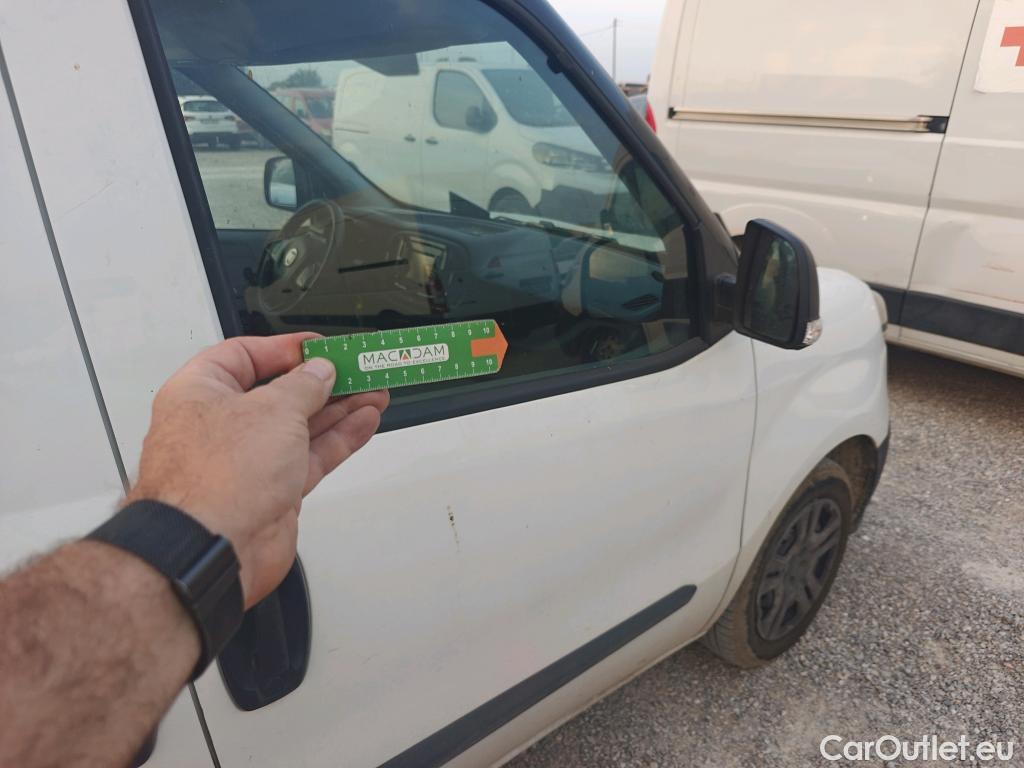  Fiat  Doblo FIAT Doblò Cargo/2015/4P/furgón derivado de turismo Cargo SX 1.3 Mjet 70 kW (95 CV) #18