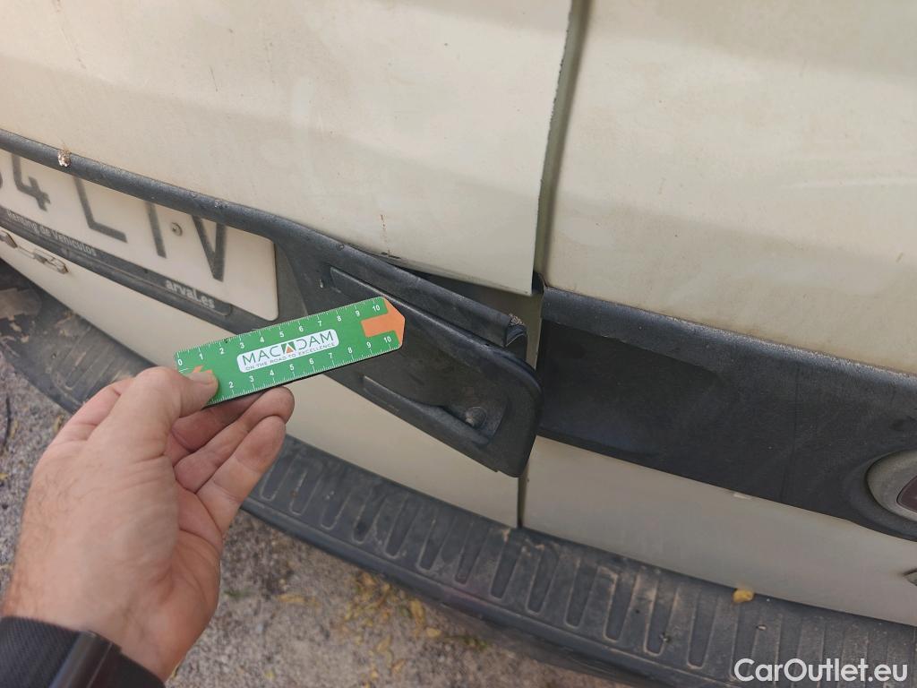  Fiat  Doblo FIAT Doblò Cargo/2015/4P/furgón derivado de turismo Cargo SX 1.3 Mjet 70 kW (95 CV) #33