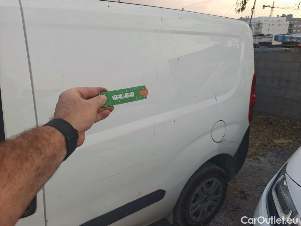  Fiat  Doblo FIAT Doblò Cargo/2015/4P/furgón derivado de turismo Cargo SX 1.3 Mjet 70 kW (95 CV) #1