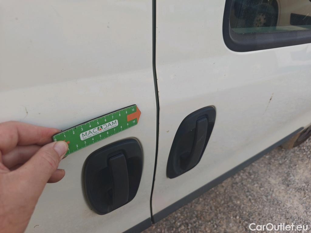  Fiat  Doblo FIAT Doblò Cargo/2015/4P/furgón derivado de turismo Cargo SX 1.3 Mjet 70 kW (95 CV) #19