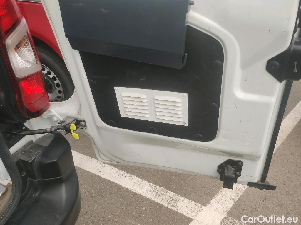  Peugeot  Partner PEUGEOT  / 2018 / 4P / furgón derivado de turismo Premium Long 1000kg BlueHDi 73kW #19