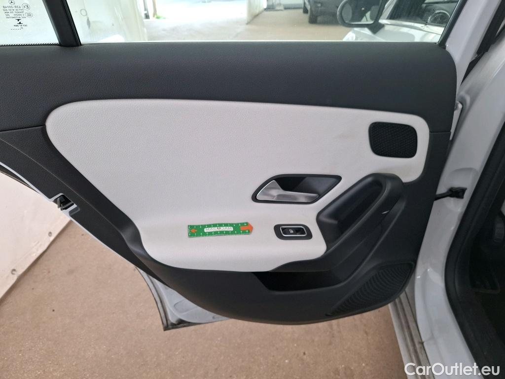  Mercedes  A-Klasse MERCEDES-BENZ Classe A Berline / 2018 / 4P / Berline A 200 Business Line 7G-DCT #8