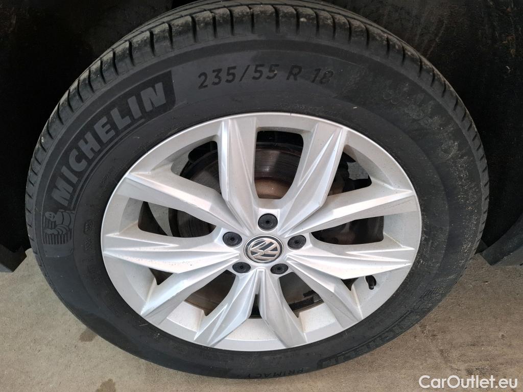  Volkswagen  Tiguan VOLKSWAGEN  Allspace / 2017 / 5P / SUV 2.0 TDI 150 DSG7 Carat #5
