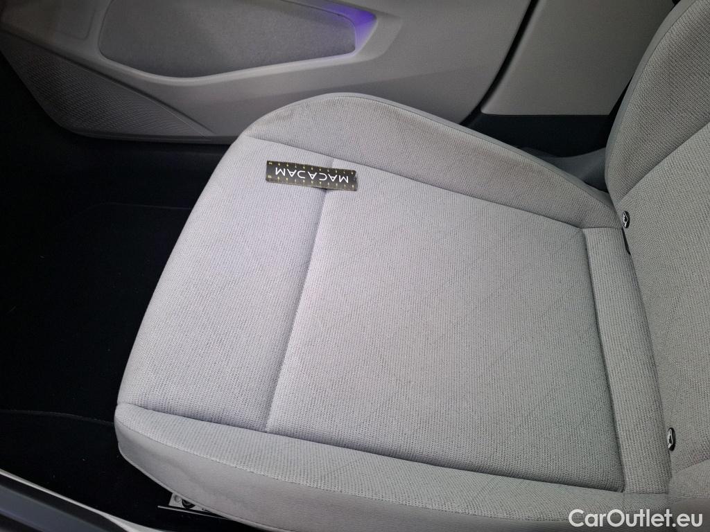  Volkswagen  Golf  VOLKSWAGEN / 2020 / 5P / Berline 2.0 TDI SCR 150 DSG7 Life Busi 1st #24