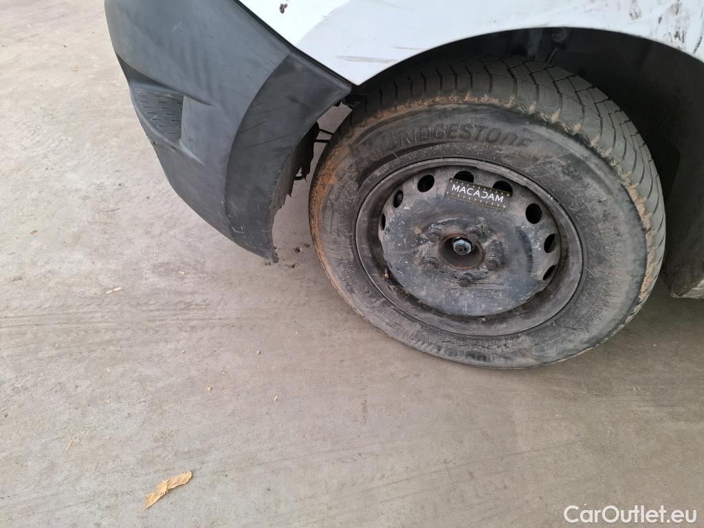  Nissan  NV400 NISSAN  VU 4p Fourgon L3H2 2.3 DCI TT 170 S/S 3500 N-Connecta #96
