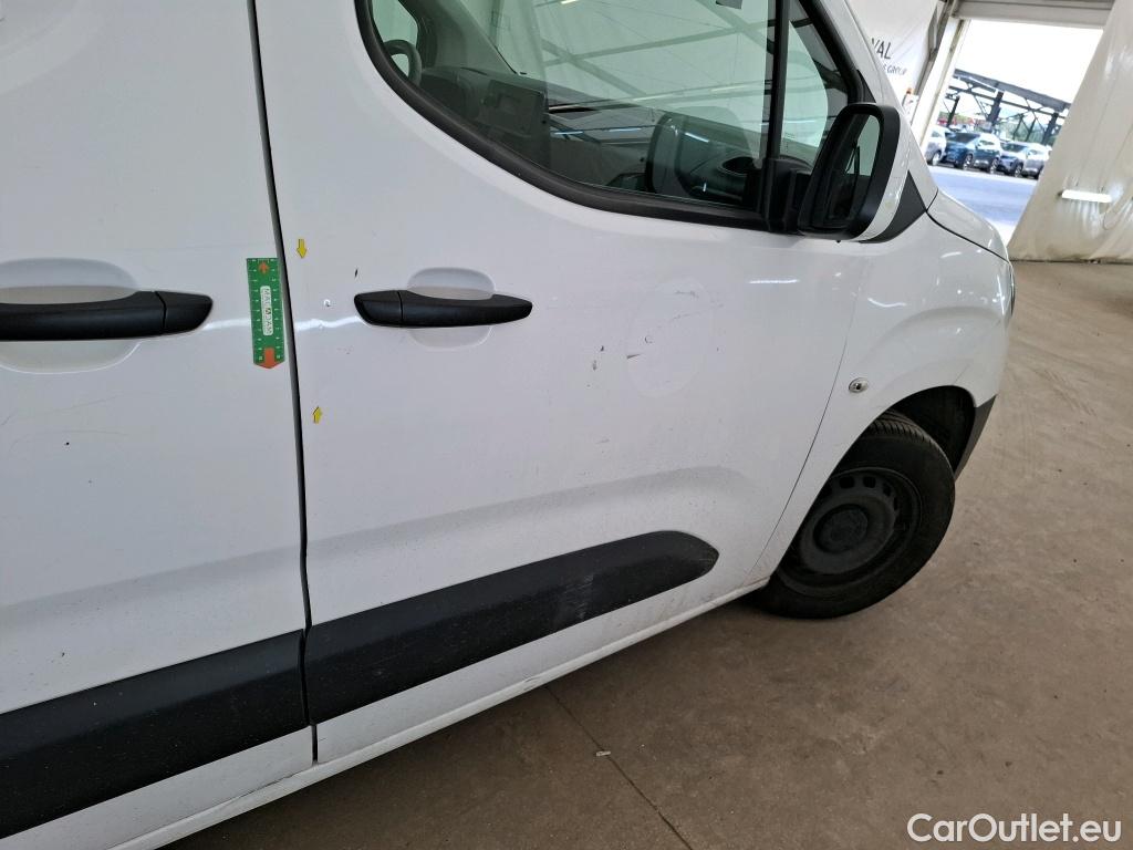  Opel  Combo OPEL  / 2018 / 4P / Fourgonnette 1.5 diesel 100chL1H1/stand CARGO PACK C #18