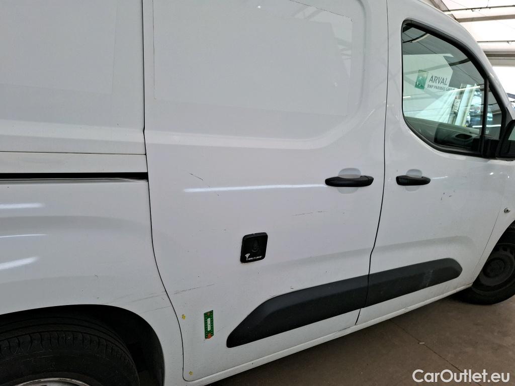  Opel  Combo OPEL  / 2018 / 4P / Fourgonnette 1.5 diesel 100chL1H1/stand CARGO PACK C #7