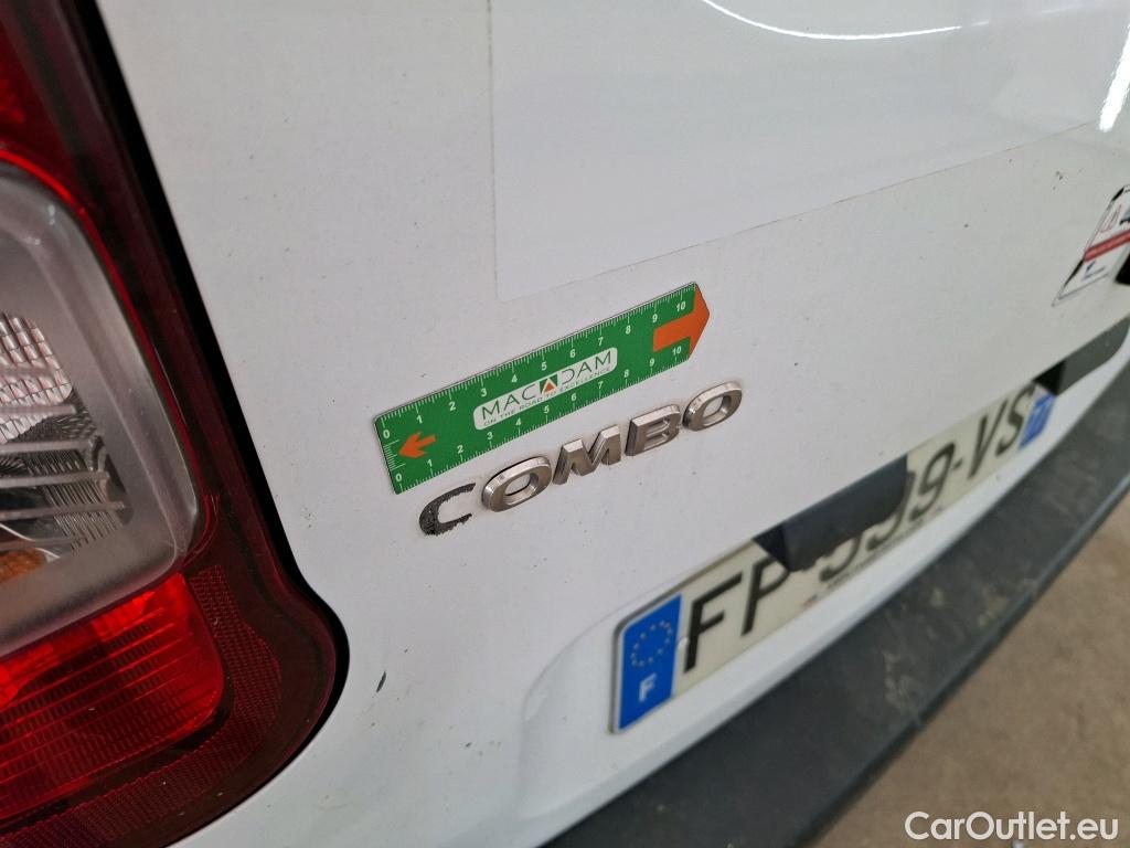  Opel  Combo OPEL  / 2018 / 4P / Fourgonnette 1.5 diesel 100chL1H1/stand CARGO PACK C #36