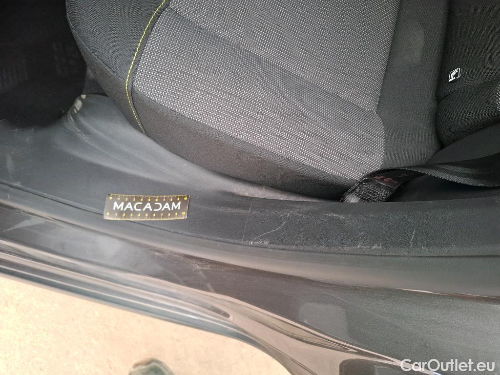  Citroen  C3 CITROEN  / 2016 / 5P / Berline PureTech 110 S&S BVM6 Shine Business #5