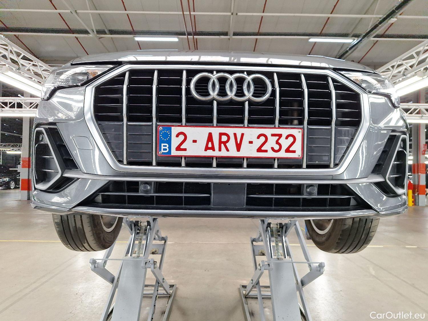  Audi  Q3 Audi,  '18 PHEV, Audi  45 TFSI e S tronic S Line 5d #1