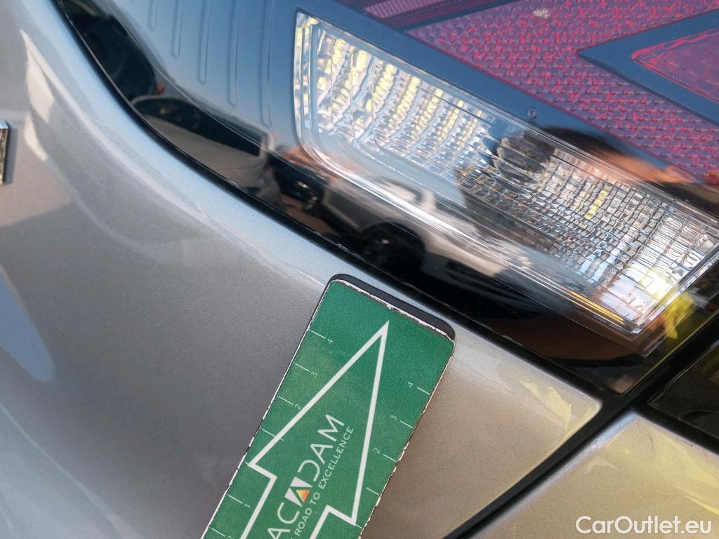  Hyundai   Ioniq HYUNDAI / 2019 / 5P / berlina con portón 1.6 GDI HEV Style DT #1
